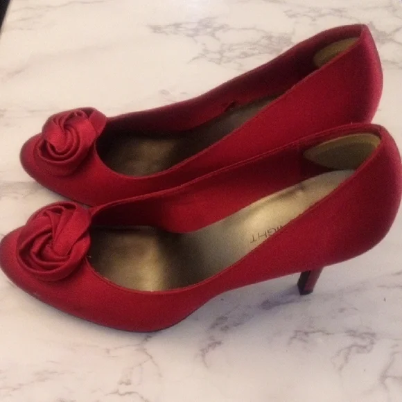 FIONI Night Heels - Vibrant Red Satin Heels - Picture 7 of 10